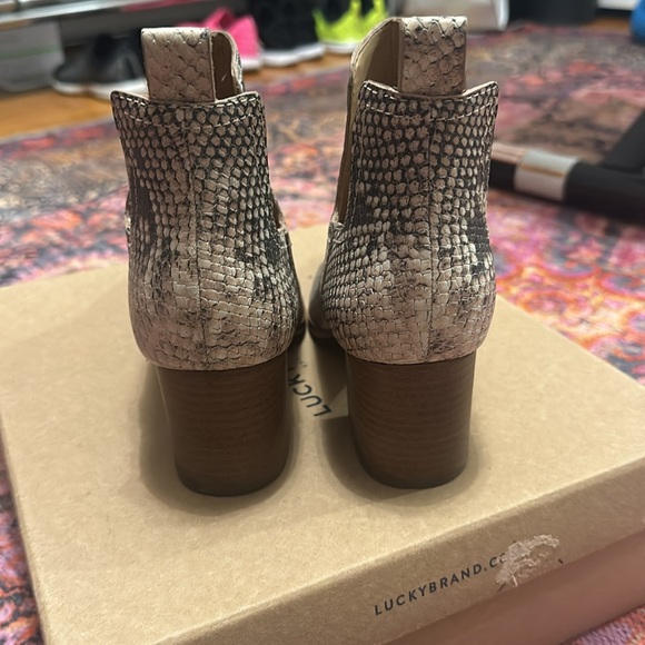 Lucky Brand Jabilo Snake Print Leather Block Heel Western Booties Size 6.5 - Picture 11 of 14